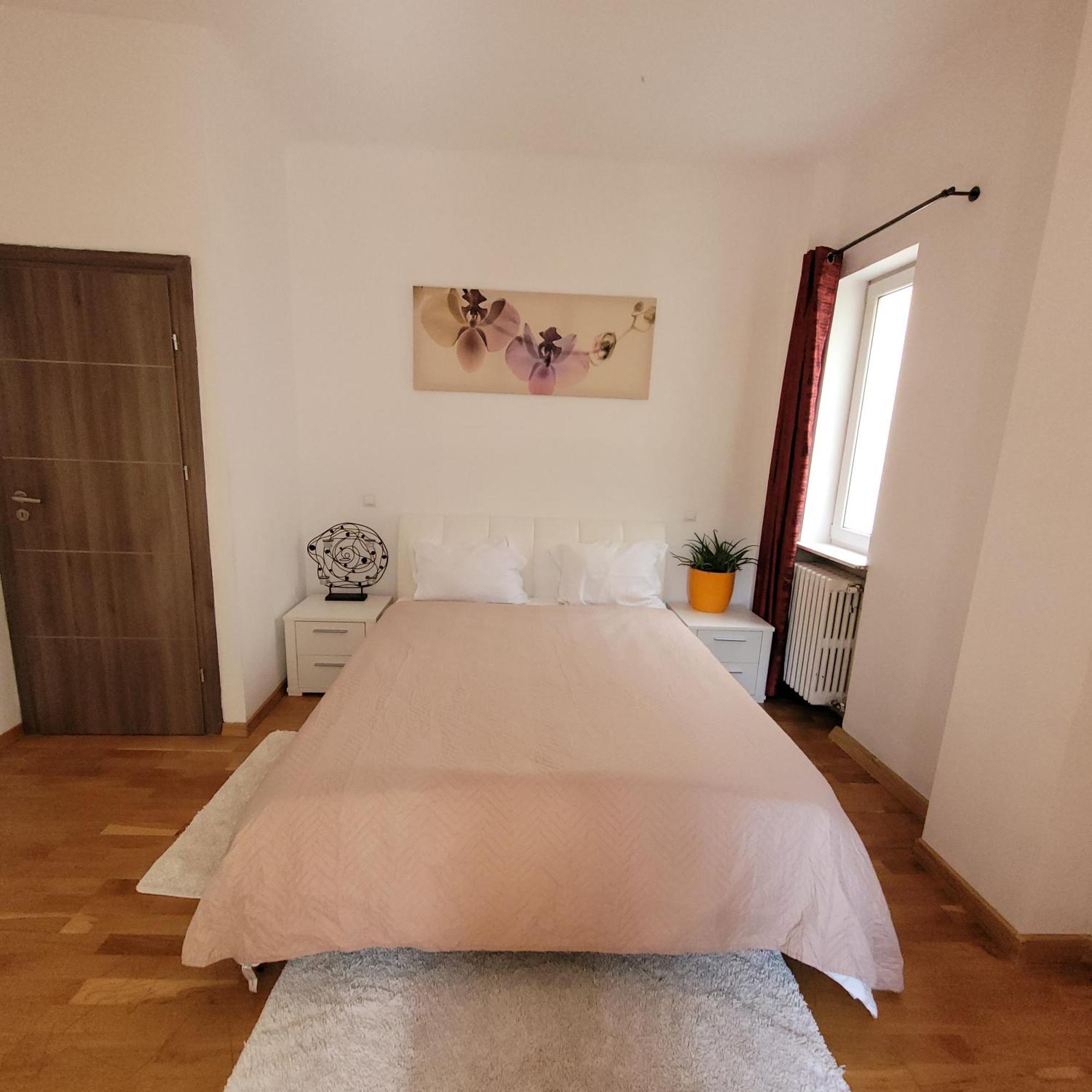 Anastasia Balcescu Apart 4 Self Check In Code From 2Pm Kitchen And Bedroom Bukarest Kültér fotó