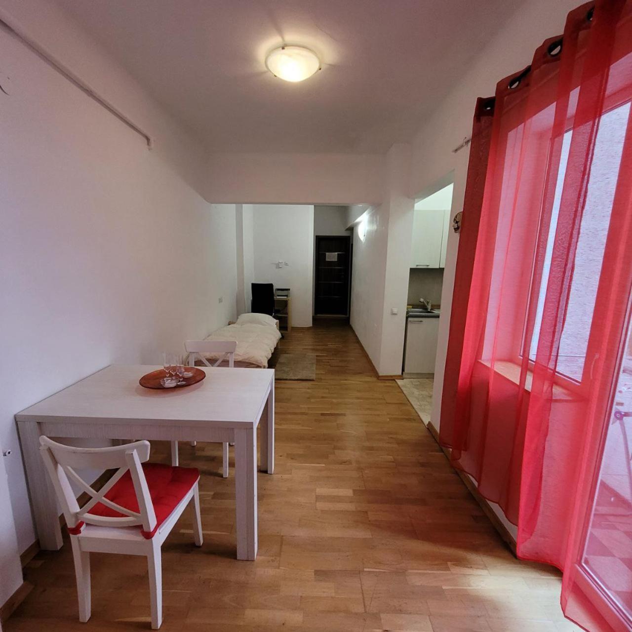 Anastasia Balcescu Apart 4 Self Check In Code From 2Pm Kitchen And Bedroom Bukarest Kültér fotó
