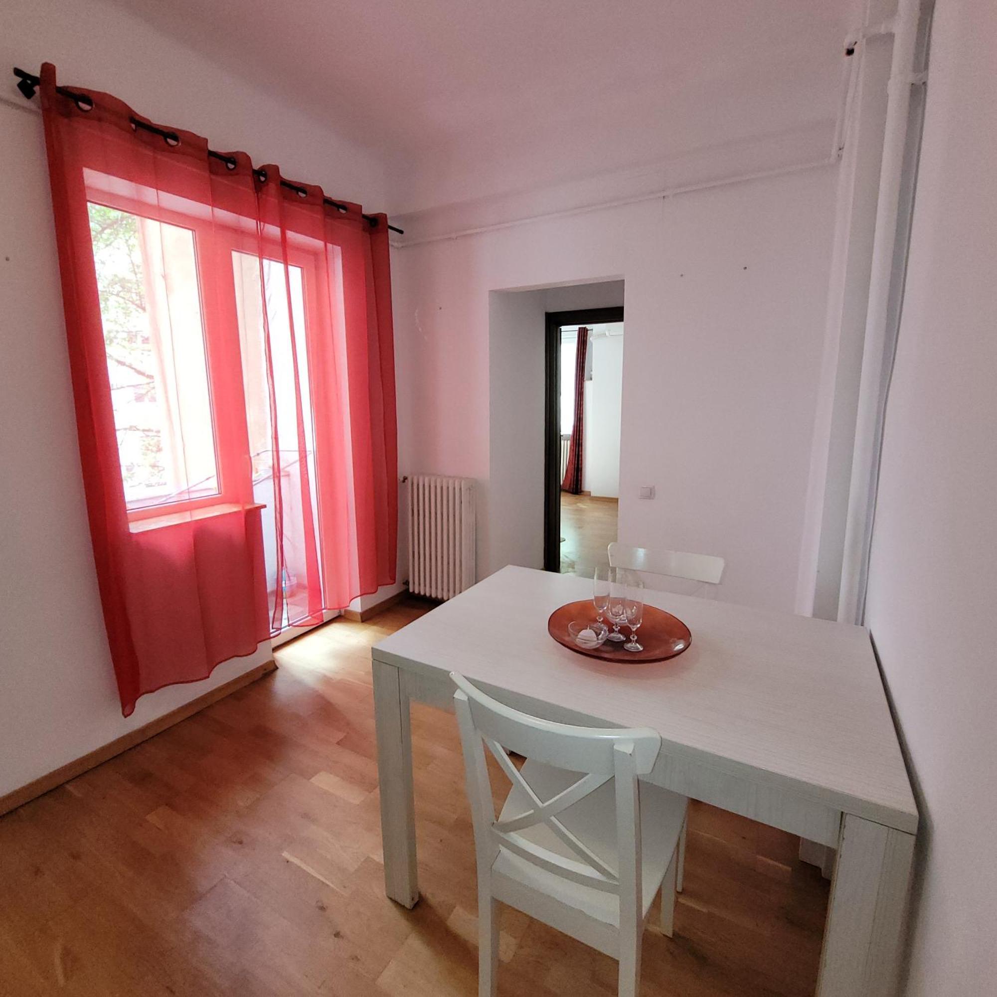 Anastasia Balcescu Apart 4 Self Check In Code From 2Pm Kitchen And Bedroom Bukarest Kültér fotó